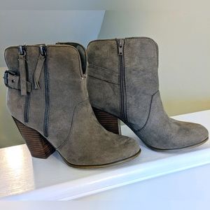 Women's Carlos Santana ankle boots size 8M